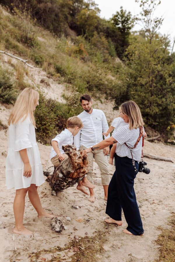 fotografka rodzinna z wieloletnim doświadczeniem w naturalnej fotografii rodzinnej prowadzi warsztaty i szkoli innych fotografów jak wykonywać rodzinne zdjęcia pełne emocji i prowadzić biznes foto